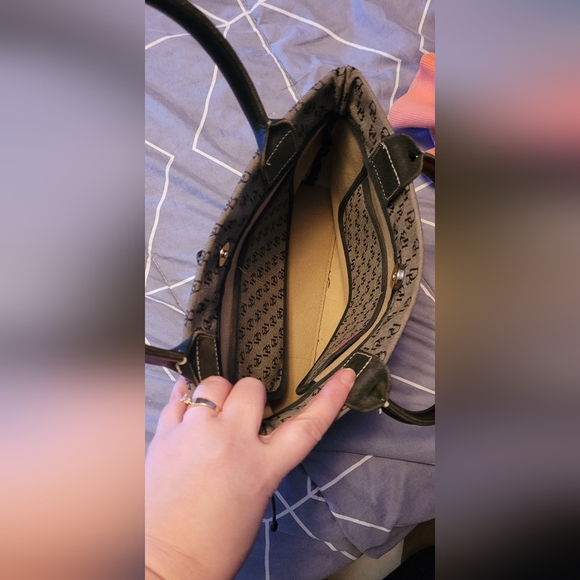 EUC Dooney and Bourke leather and canvas Monogram shoulder bag - Picture 13 of 16